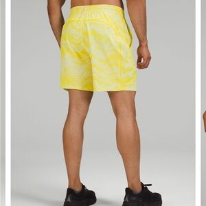 Lululemon Pace Breaker Short Men Size  S  *LL Athletic 9" Yellow Gym EUC